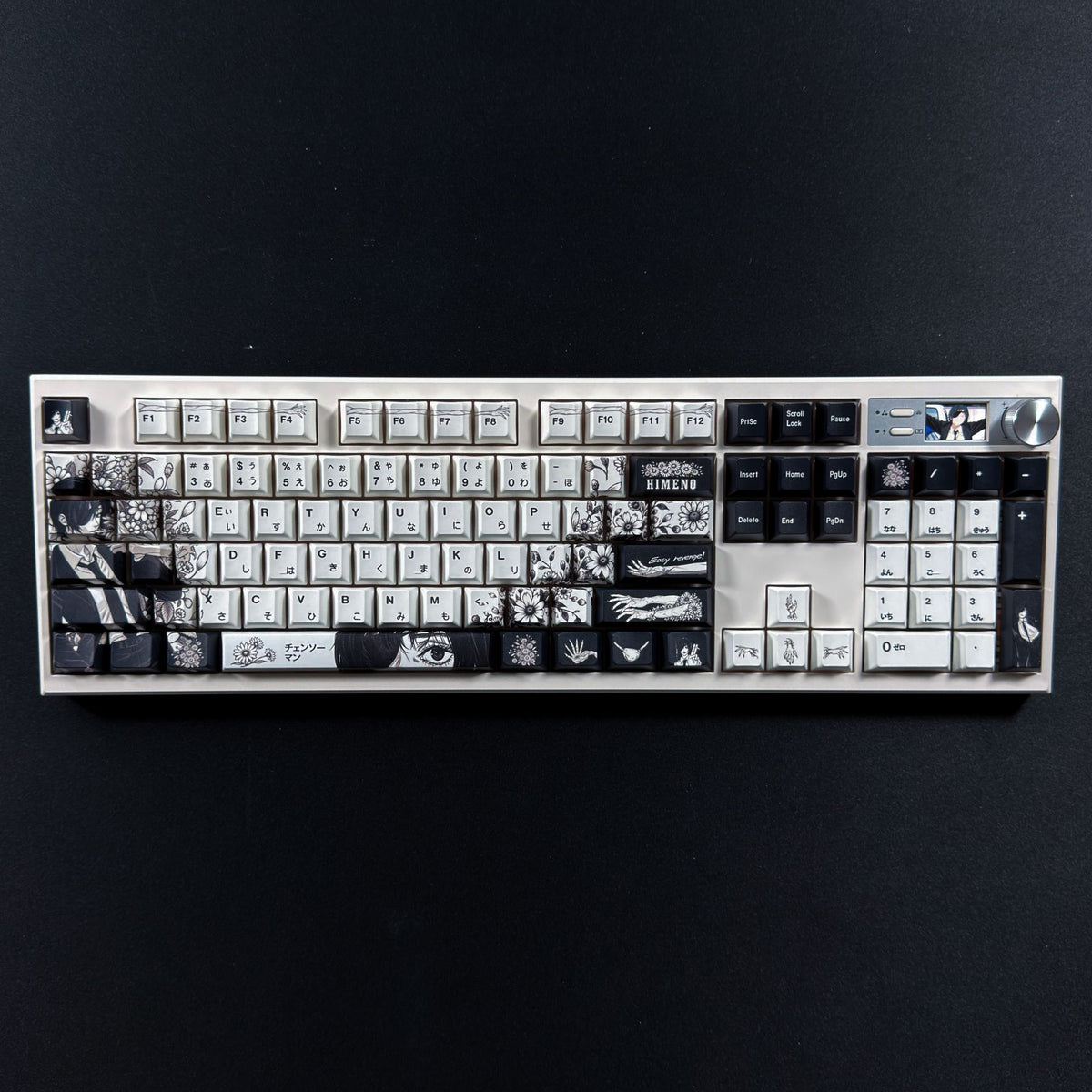 Himeno Chainsaw Man keycaps on a full-size Resonic Studio keyboard